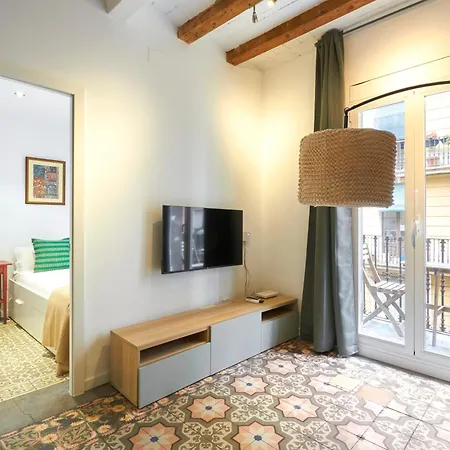 64 Apartment In A Typical Barcelona'S Old Building Exterior photo