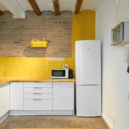 64 Apartment In A Typical Barcelona'S Old Building Exterior photo