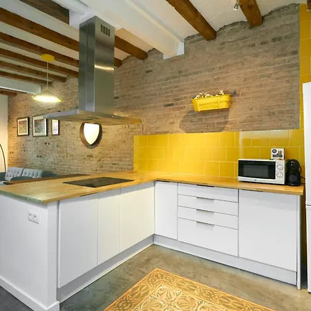 64 Apartment In A Typical Barcelona'S Old Building Exterior photo