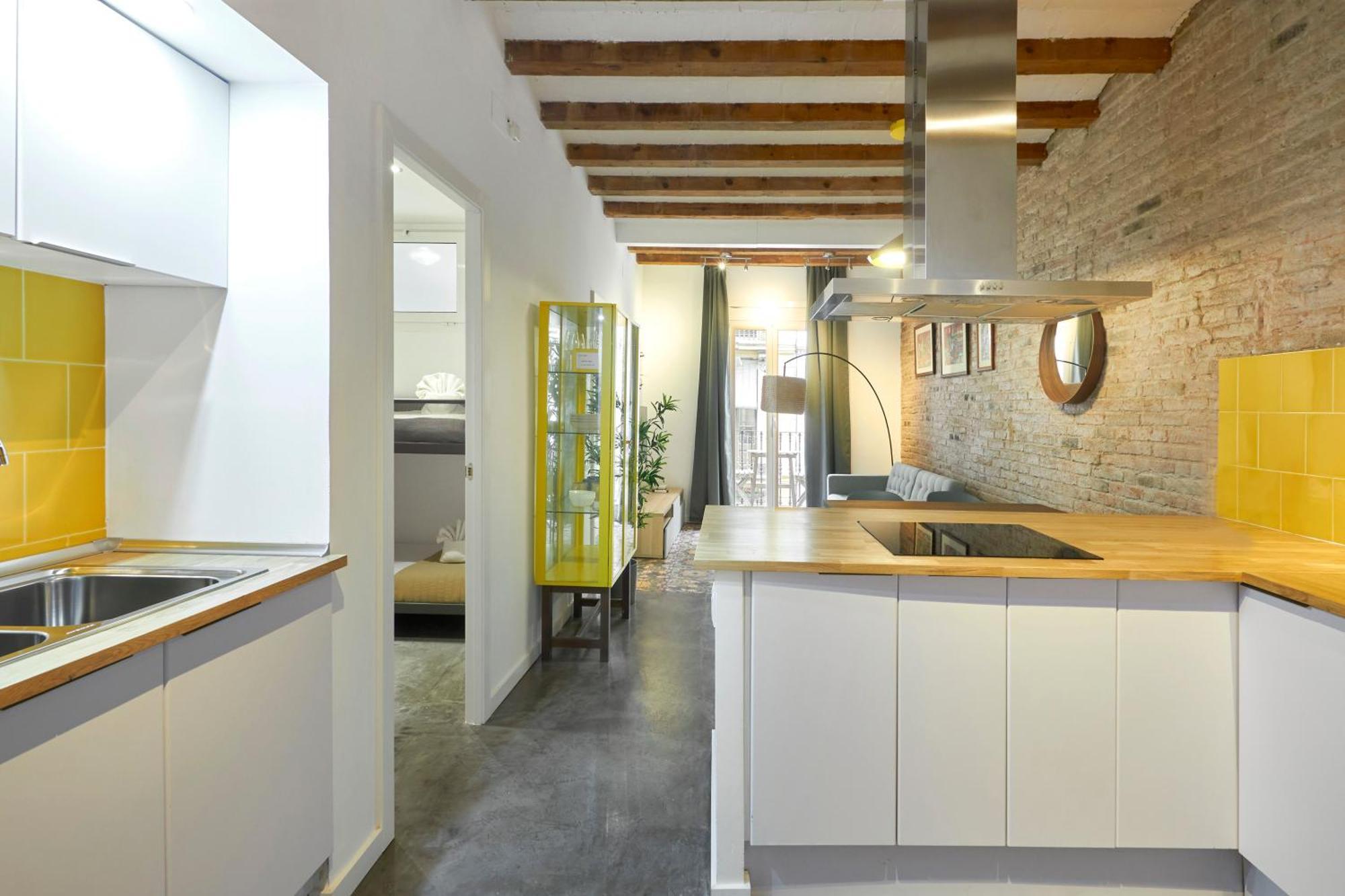 64 In A Typical Barcelona's Old Building Appartement *