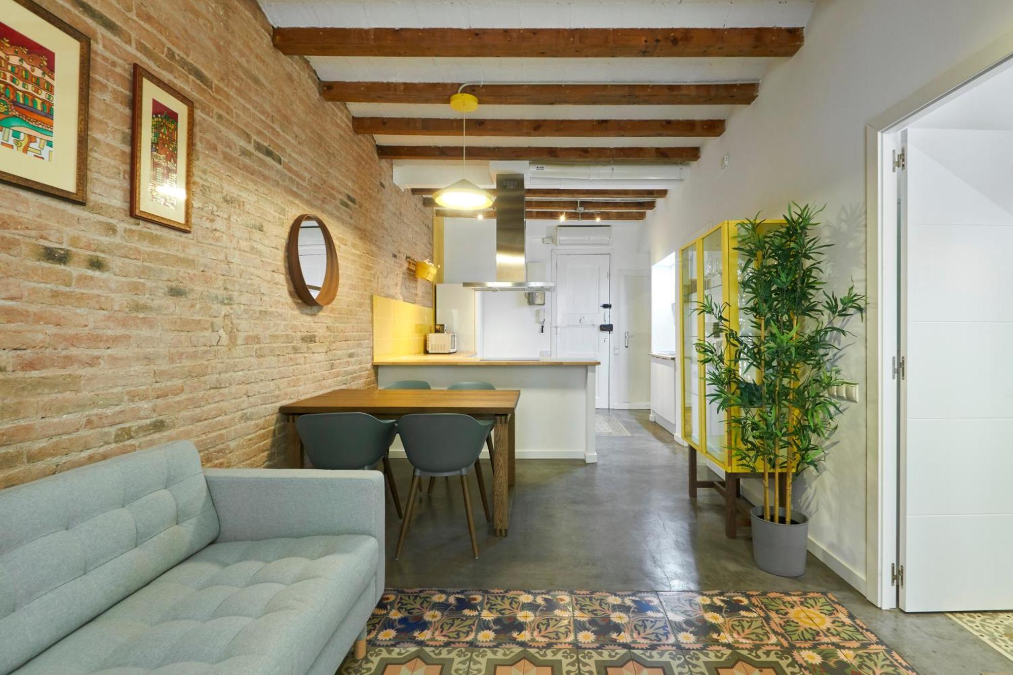 64 Apartment In A Typical Barcelona'S Old Building Apartment
