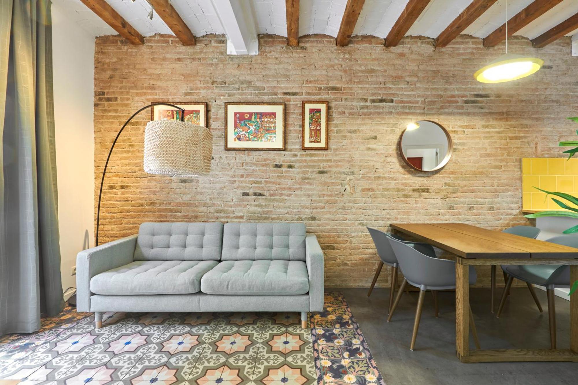 64 Apartment In A Typical Barcelona'S Old Building Barcelona