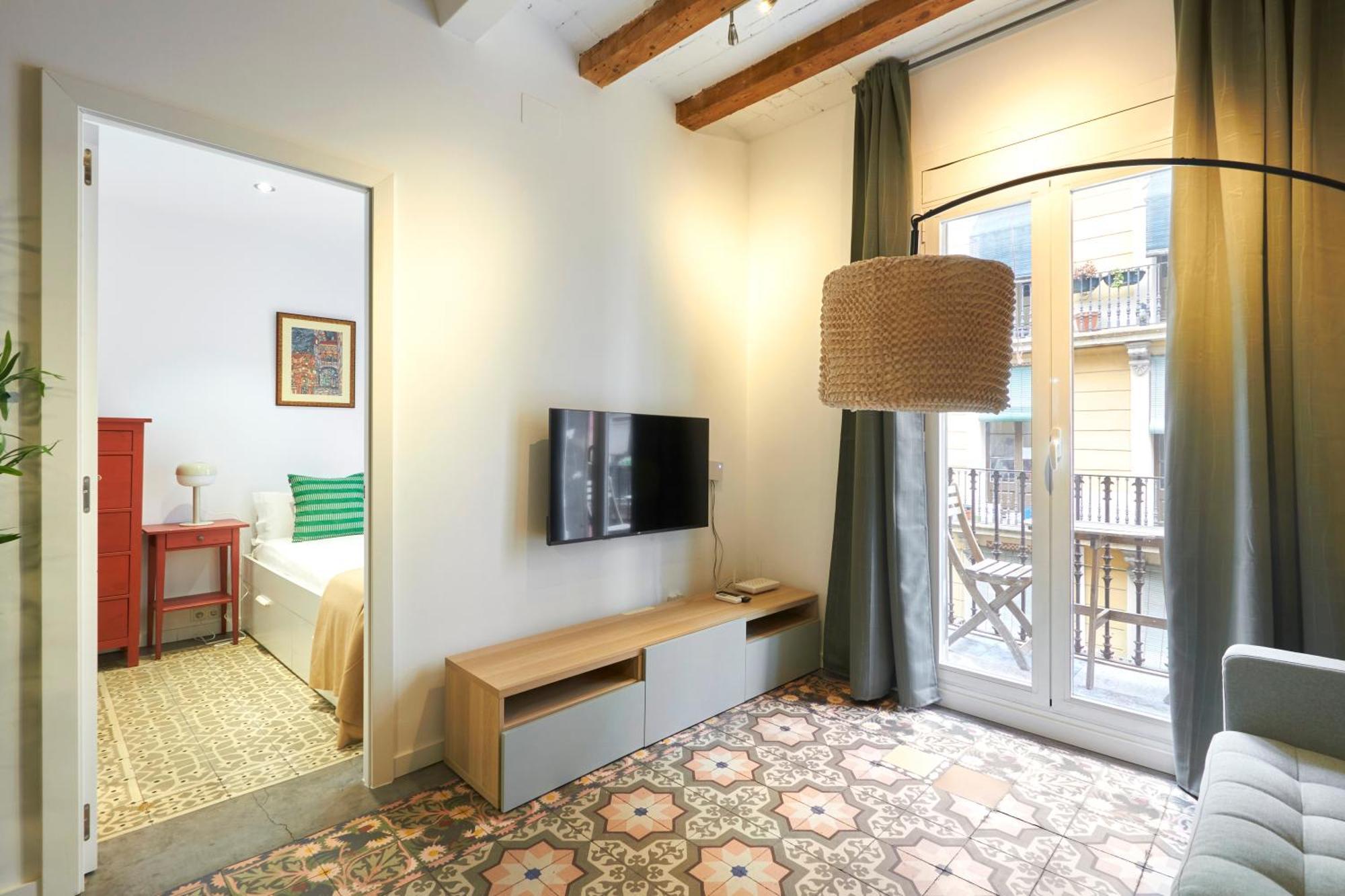 Appartement 64 In A Typical Barcelona's Old Building