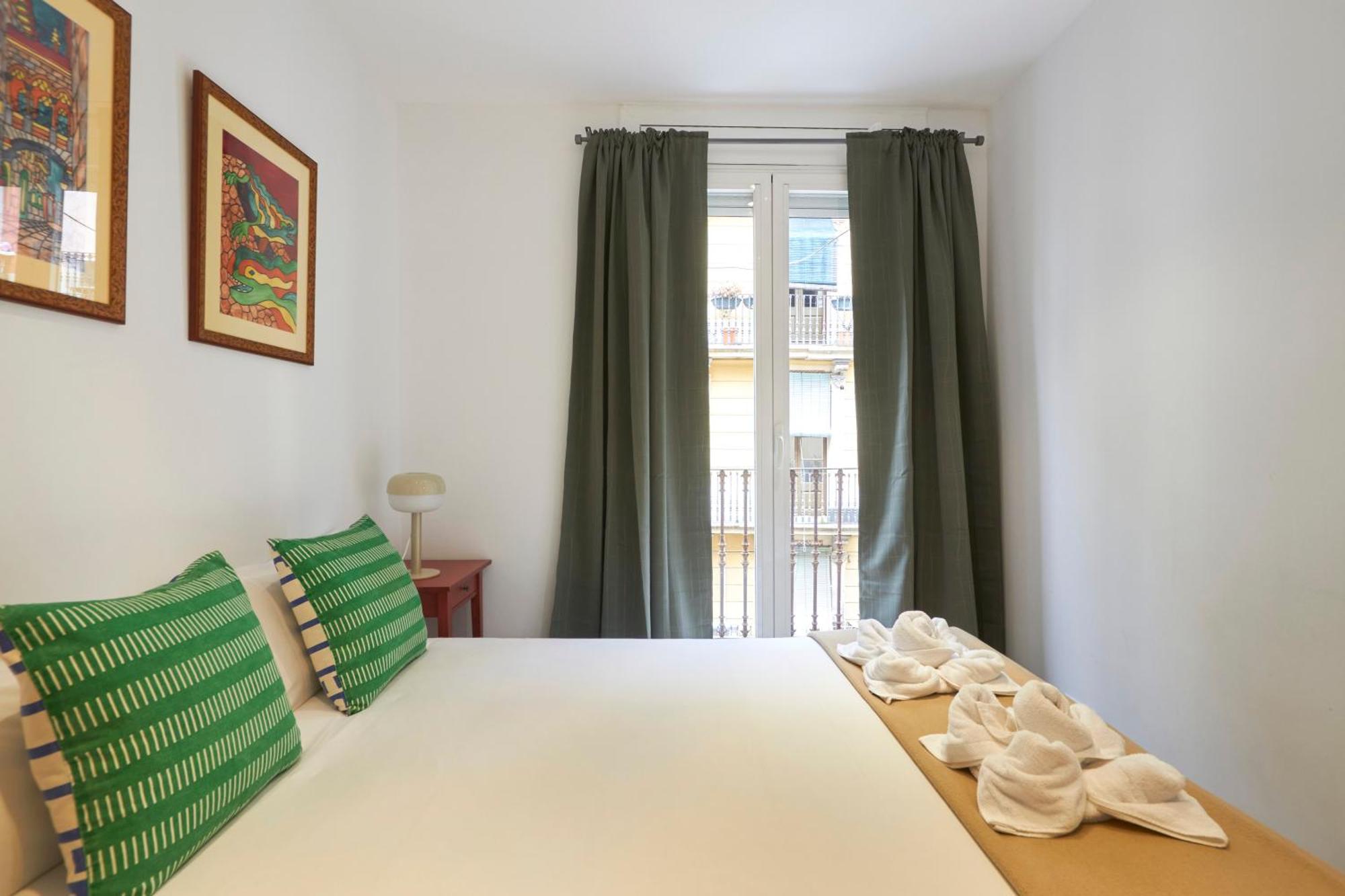 64 Apartment In A Typical Barcelona'S Old Building Barcelona