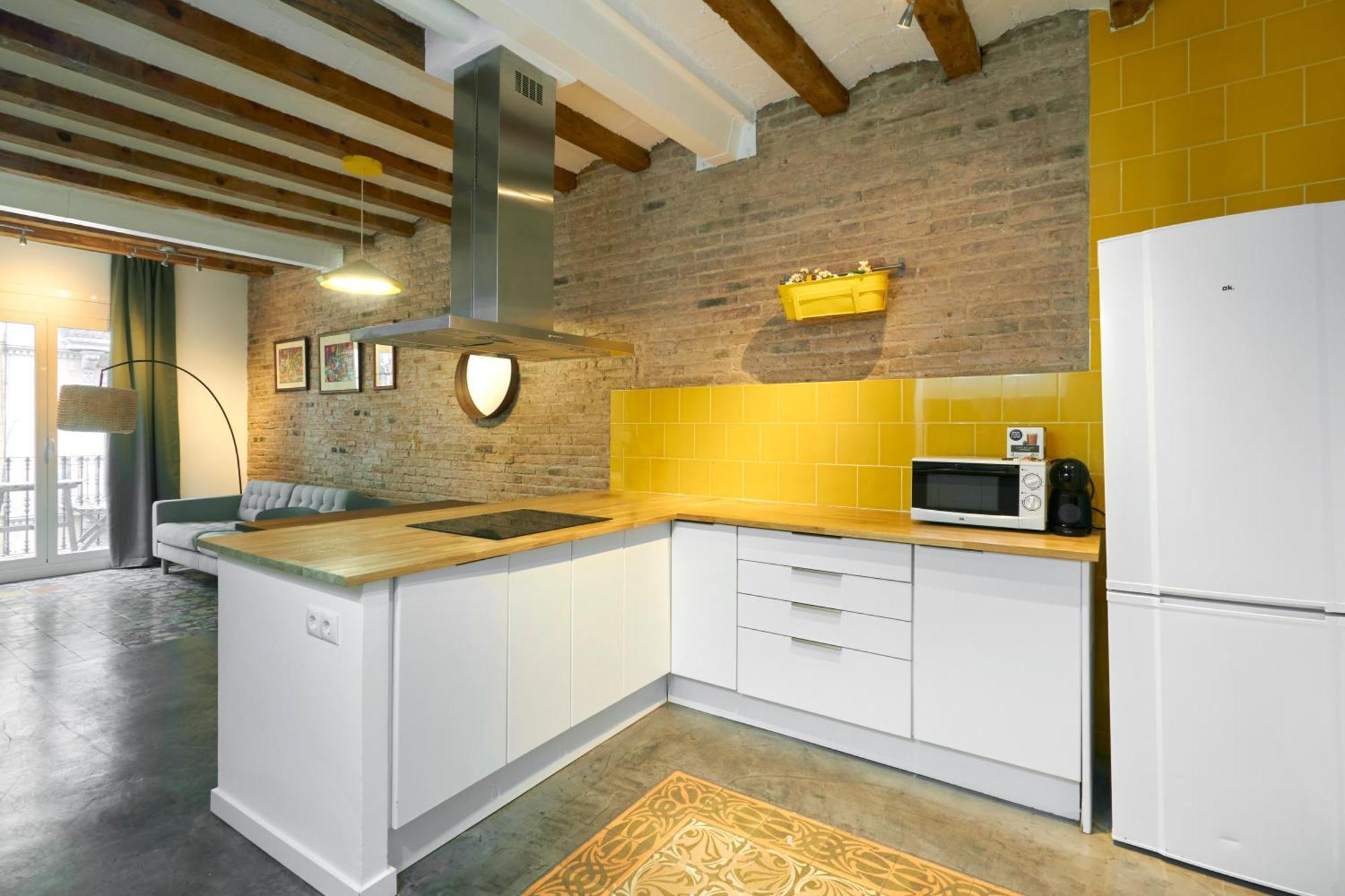 64 Apartment In A Typical Barcelona'S Old Building Apartment *