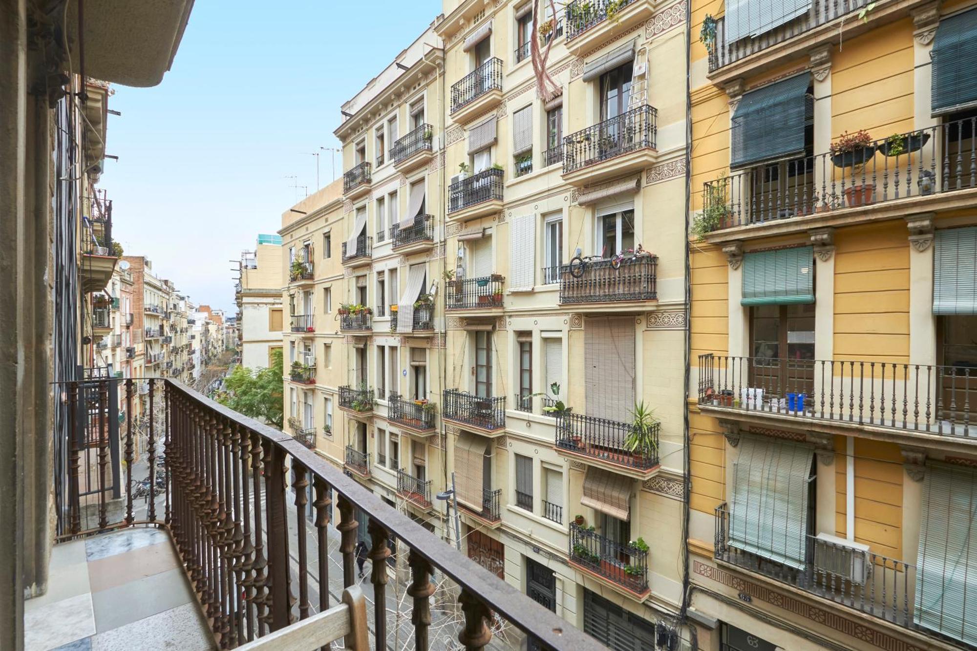 64 Apartment In A Typical Barcelona'S Old Building Apartment Barcelona