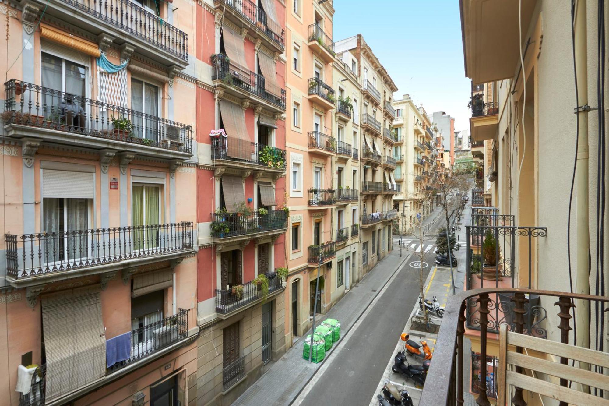 Appartamento 64 In A Typical Barcelona's Old Building *